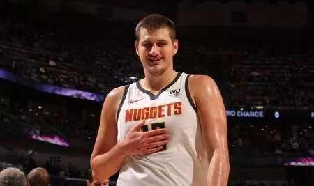  约基奇三双机器启动,掘金卫冕征程再添砝码