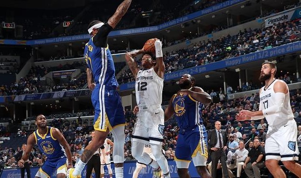  班凯罗两双魔术击败公牛结束连败颓势