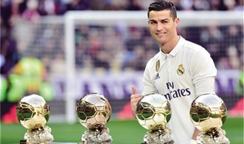  意甲传奇退役，布冯含泪告别绿茵场  