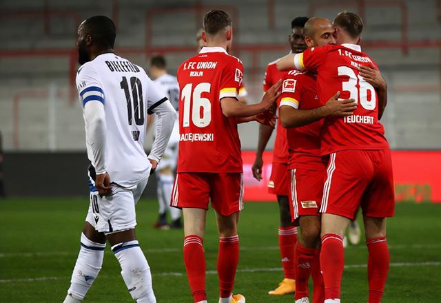  沙尔克04终迎久违胜利，德甲保级形势仍不容乐观