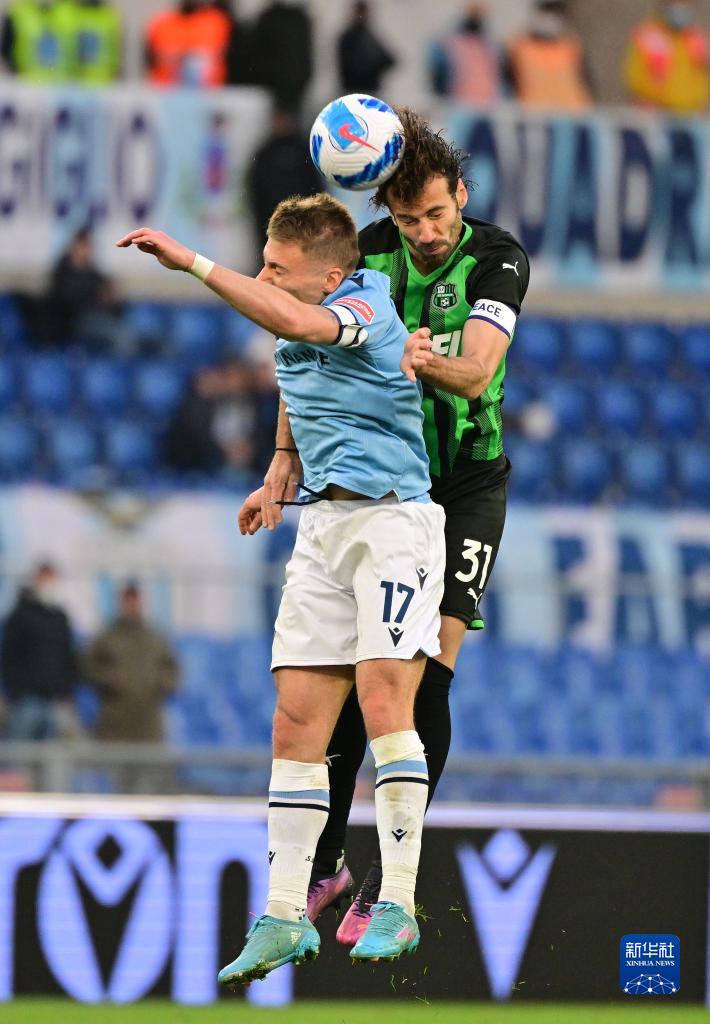  国际米兰后卫失误送礼萨索洛爆冷抢分成功  